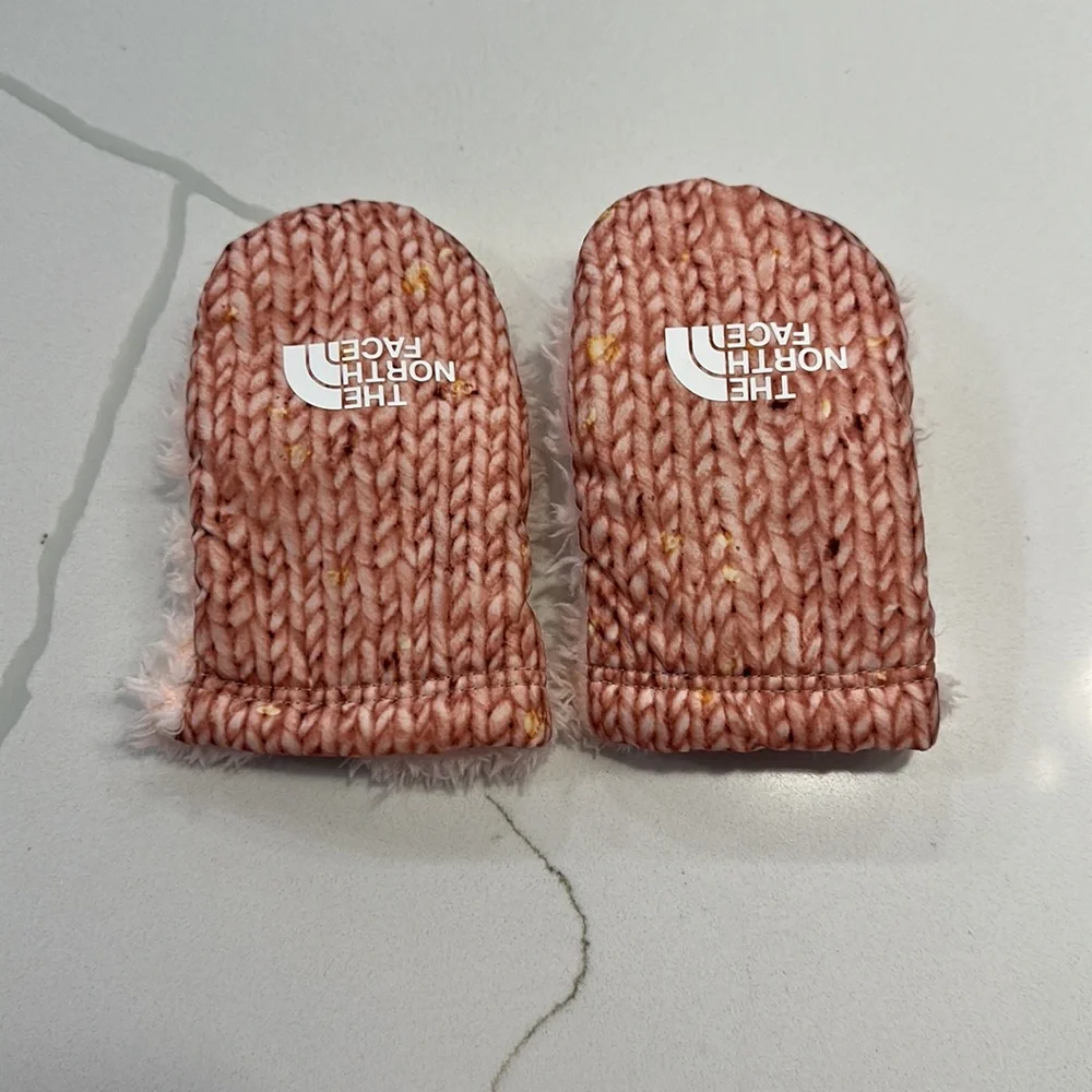 NWOT The North Face Littles pink sweater print mittens size XS 🩷 12-24 months